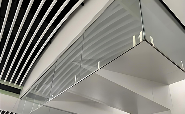 金川玻璃挡烟垂壁