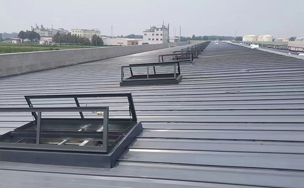 某中学室内体育馆金川排烟窗改造项目